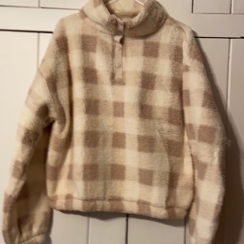 NWT super soft Sherpa pullover. Great for fall!